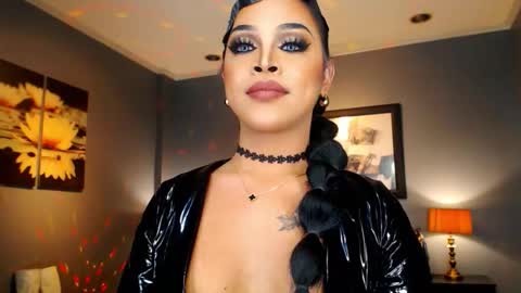 UrMajestyTyra online show from 3, 10, 2025