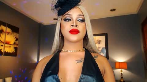 UrMajestyTyra online show from 25, 10, 2025