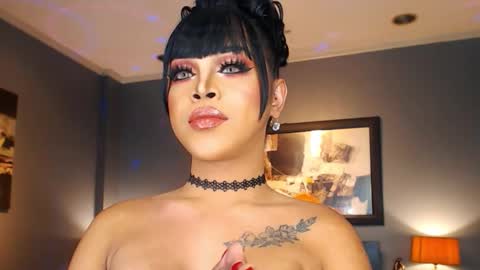 UrMajestyTyra online show from 17, 11, 2025