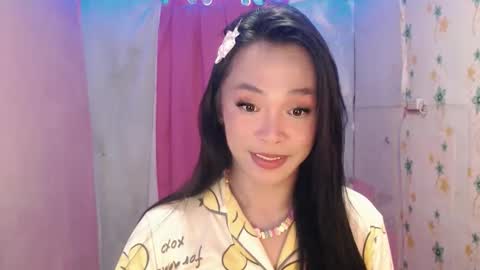 Snapshot of ursexy_debra chatting on 17, 4, 2026 TYRA online show from 17, 4, 2026