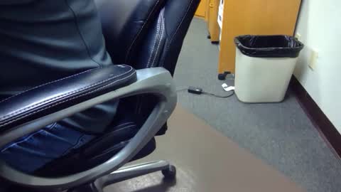 Snapshot of useemie chatting on 25, 11, 2025 useemie online show from 25, 11, 2025