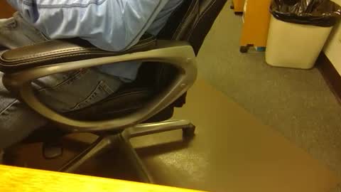 Snapshot of useemie chatting on 8, 4, 2026 useemie online show from 8, 4, 2026