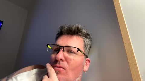 Snapshot of usernamehey chatting on 3, 2, 2025 HeyMic online show from 3, 2, 2025