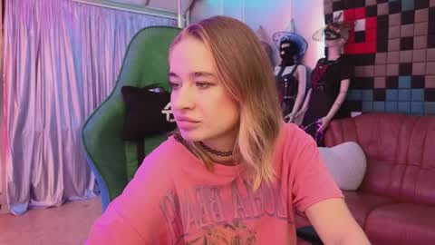 Leila online show from 8, 12, 2024