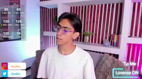 Snapshot of uyukie chatting on 28, 10, 2025 UYUKIE online show from 28, 10, 2025