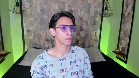 Snapshot of uyukie chatting on 7, 11, 2025 UYUKIE online show from 7, 11, 2025