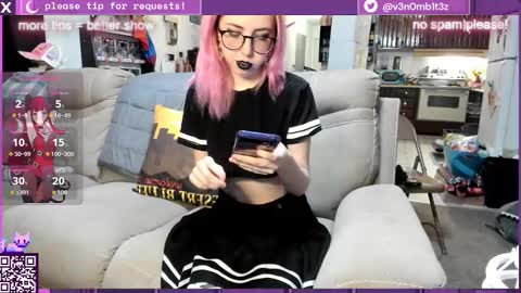 Snapshot of v3n0mb1t3z chatting on 8, 11, 2025 kermit online show from 8, 11, 2025