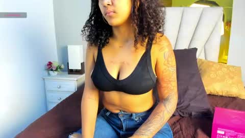 Snapshot of vahiolet_fuentes chatting on 5, 8, 2026 vahioleth online show from 5, 8, 2026