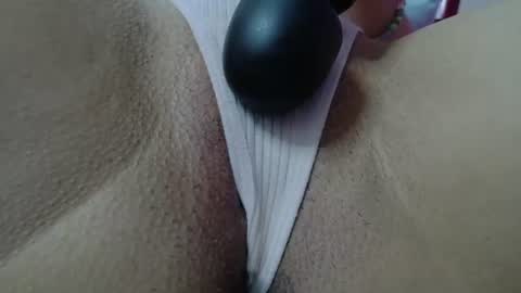 Snapshot of vainilla_cam chatting on 7, 7, 2026 Vainilla online show from 7, 7, 2026