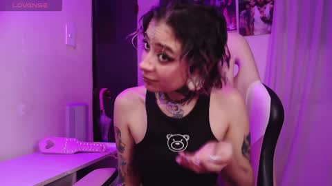 Vainilla Independent model online show from 9, 2, 2025