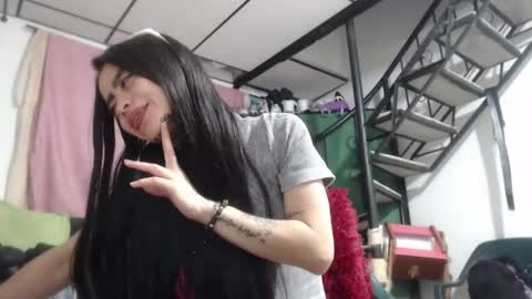 Snapshot of vaiolet_miss chatting on 18, 10, 2025 vaiolet online show from 18, 10, 2025