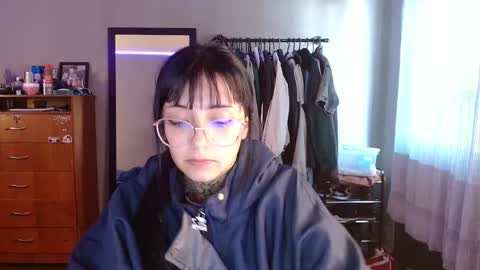 Snapshot of val_azuna chatting on 5, 12, 2025 valentina online show from 5, 12, 2025