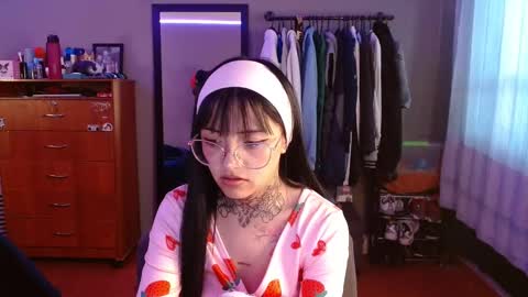 Snapshot of val_azuna chatting on 22, 12, 2025 valentina online show from 22, 12, 2025