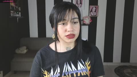 Snapshot of val_bardot1 chatting on 16, 1, 2025 first of all... who are u online show from 16, 1, 2025