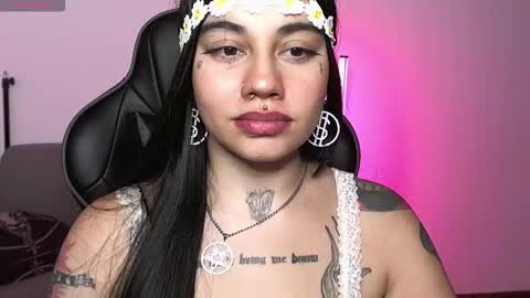 Snapshot of val_bardot1 chatting on 13, 10, 2025 first of all... who are u online show from 13, 10, 2025