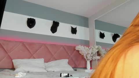 Snapshot of val_oconner chatting on 23, 9, 2025 val_oconner online show from 23, 9, 2025