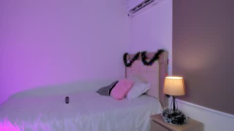 HI IM NEW online show from 11, 12, 2024