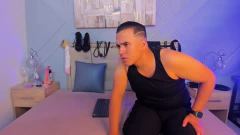 Snapshot of vale_n_matt chatting on 12, 9, 2025 Samantha y Matt online show from 12, 9, 2025