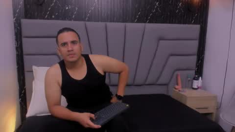 Snapshot of vale_n_matt chatting on 14, 9, 2025 Samantha y Matt online show from 14, 9, 2025