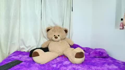 Snapshot of valeentiinaa_ chatting on 18, 6, 2026 VALENTINA online show from 18, 6, 2026