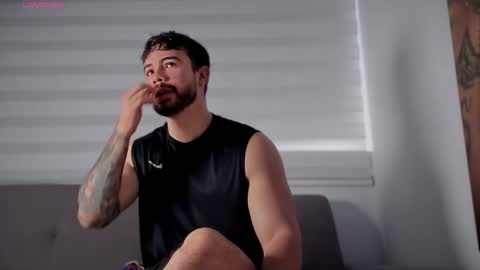 Snapshot of valenthinoking chatting on 25, 10, 2025 valenthinoking online show from 25, 10, 2025