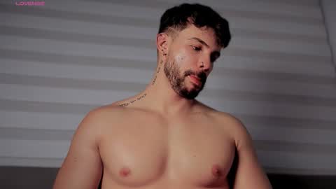 Snapshot of valenthinoking chatting on 17, 11, 2025 valenthinoking online show from 17, 11, 2025