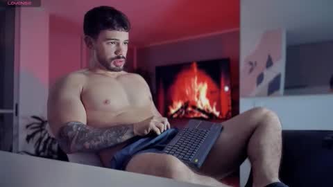 Snapshot of valenthinoking chatting on 21, 12, 2025 valenthinoking online show from 21, 12, 2025