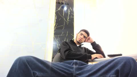 Snapshot of valentin_lux chatting on 25, 3, 2026 VALENTIN online show from 25, 3, 2026