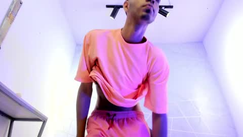 Snapshot of valentin_lux chatting on 15, 4, 2026 VALENTIN online show from 15, 4, 2026