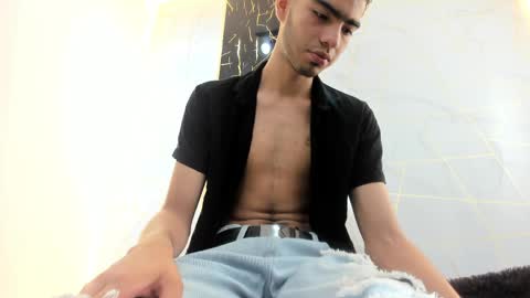 Snapshot of valentin_lux chatting on 18, 4, 2026 VALENTIN online show from 18, 4, 2026