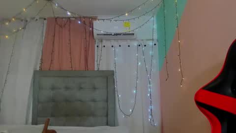 Snapshot of valentina_0_ chatting on 2, 3, 2025 Valentina online show from 2, 3, 2025