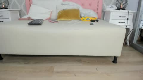 Valentina online show from 5, 4, 2026