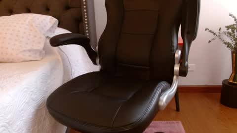 Valen Ferrer online show from 10, 4, 2026