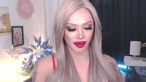 Snapshot of valentina_goddess_tsxxx chatting on 11, 4, 2026 Amanda online show from 11, 4, 2026