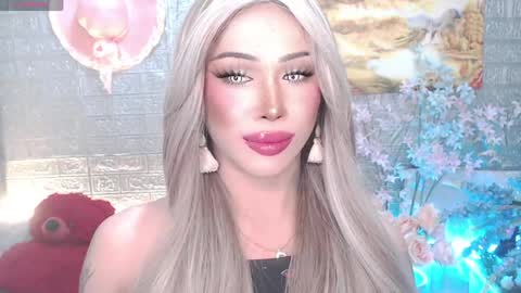 Snapshot of valentina_goddess_tsxxx chatting on 23, 4, 2026 Amanda online show from 23, 4, 2026