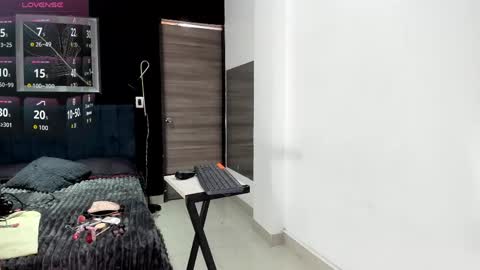 valentina_herrrera online show from 20, 5, 2026
