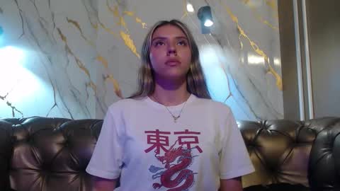 Snapshot of valentina_red18 chatting on 8, 9, 2025 Valentina online show from 8, 9, 2025