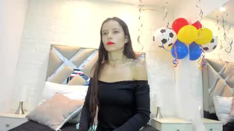 Snapshot of valentinasu_ chatting on 18, 6, 2026 VALENTINA online show from 18, 6, 2026