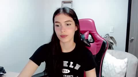 Snapshot of valentinasweet_ chatting on 11, 11, 2025 Valentina online show from 11, 11, 2025