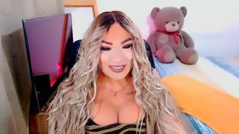 Snapshot of valentinaxqueen chatting on 15, 12, 2024 online show from 15, 12, 2024