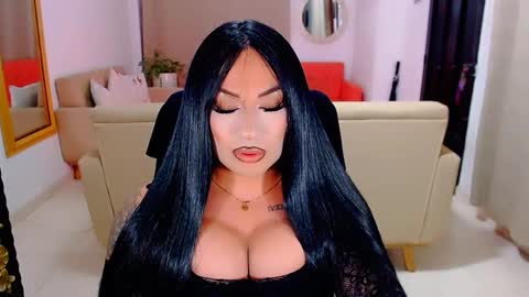 Snapshot of valentinaxqueen chatting on 20, 1, 2025 online show from 20, 1, 2025