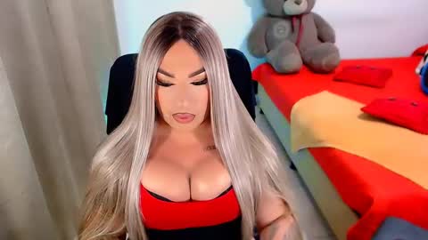 Snapshot of valentinaxqueen chatting on 1, 3, 2025 online show from 1, 3, 2025