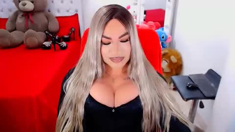 Snapshot of valentinaxqueen chatting on 3, 10, 2025 online show from 3, 10, 2025