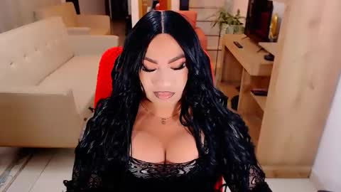 Snapshot of valentinaxqueen chatting on 14, 10, 2025 online show from 14, 10, 2025