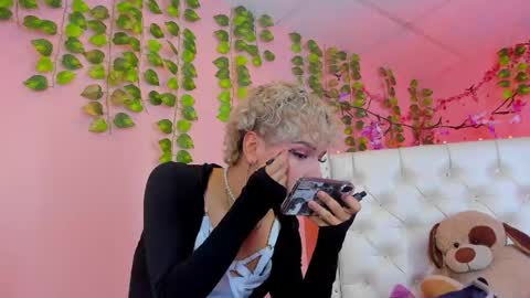 Snapshot of valentinee_xo chatting on 31, 5, 2026 valentinee_xo online show from 31, 5, 2026