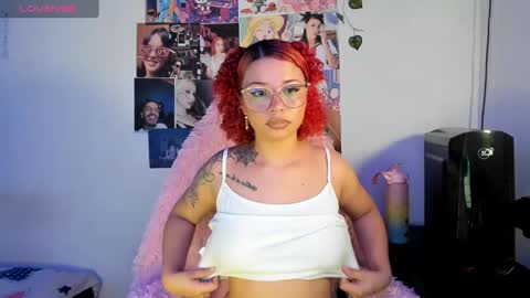 Snapshot of valentinna_5 chatting on 13, 12, 2024 Danielle  Please help me to reach 300 thumbs up online show from 13, 12, 2024