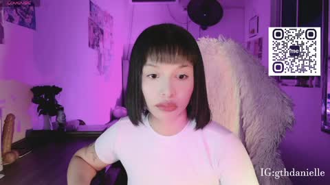 Snapshot of valentinna_5 chatting on 2, 4, 2026 Danielle Please help me to reach 300 thumbs up online show from 2, 4, 2026