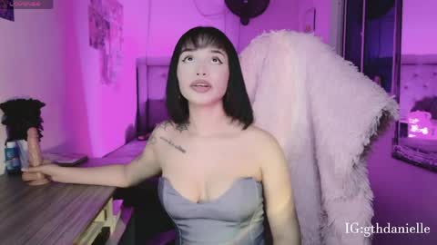 Snapshot of valentinna_5 chatting on 21, 4, 2026 Danielle Please help me to reach 300 thumbs up online show from 21, 4, 2026