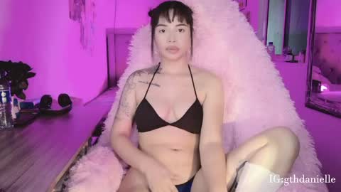 Snapshot of valentinna_5 chatting on 24, 4, 2026 Danielle Please help me to reach 300 thumbs up online show from 24, 4, 2026