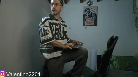 Snapshot of valentino_2201 chatting on 1, 4, 2026 Valentino - 15 OFF valentino2201 online show from 1, 4, 2026